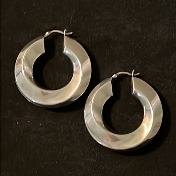 Sundance Dreamy Sterling Silver Abstract Twisty Puff Chunky Hoop Earrings - Picture 7 of 11
